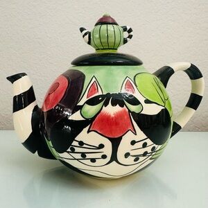 SWAK; Lynda Corneille Clancey. Cat Tea Pot